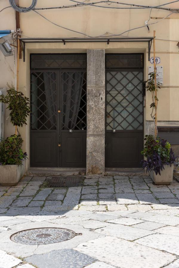 Апартаменты La Casa Del Cacciatore - Alloggio Con Terrazzo Палермо Экстерьер фото
